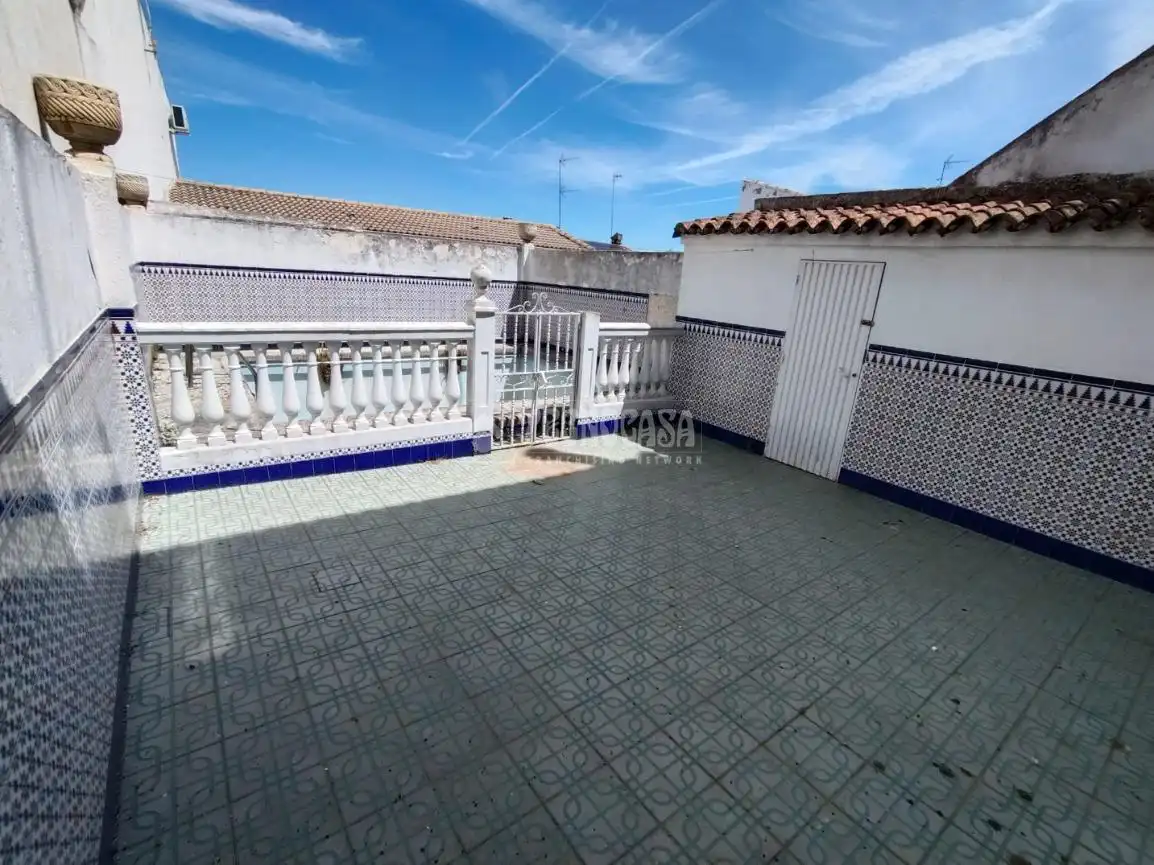Terrassa de Casa adosada en venda en Mengíbar amb Piscina