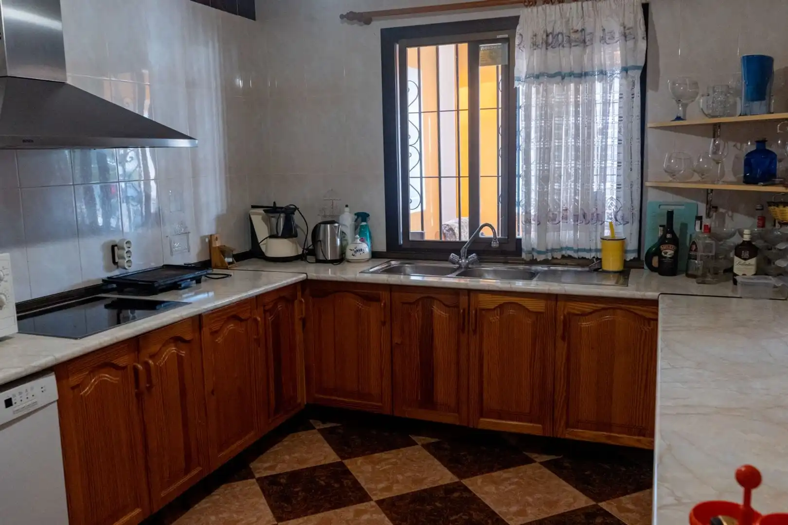 Cuina de Casa o xalet en venda en Marbella amb Terrassa