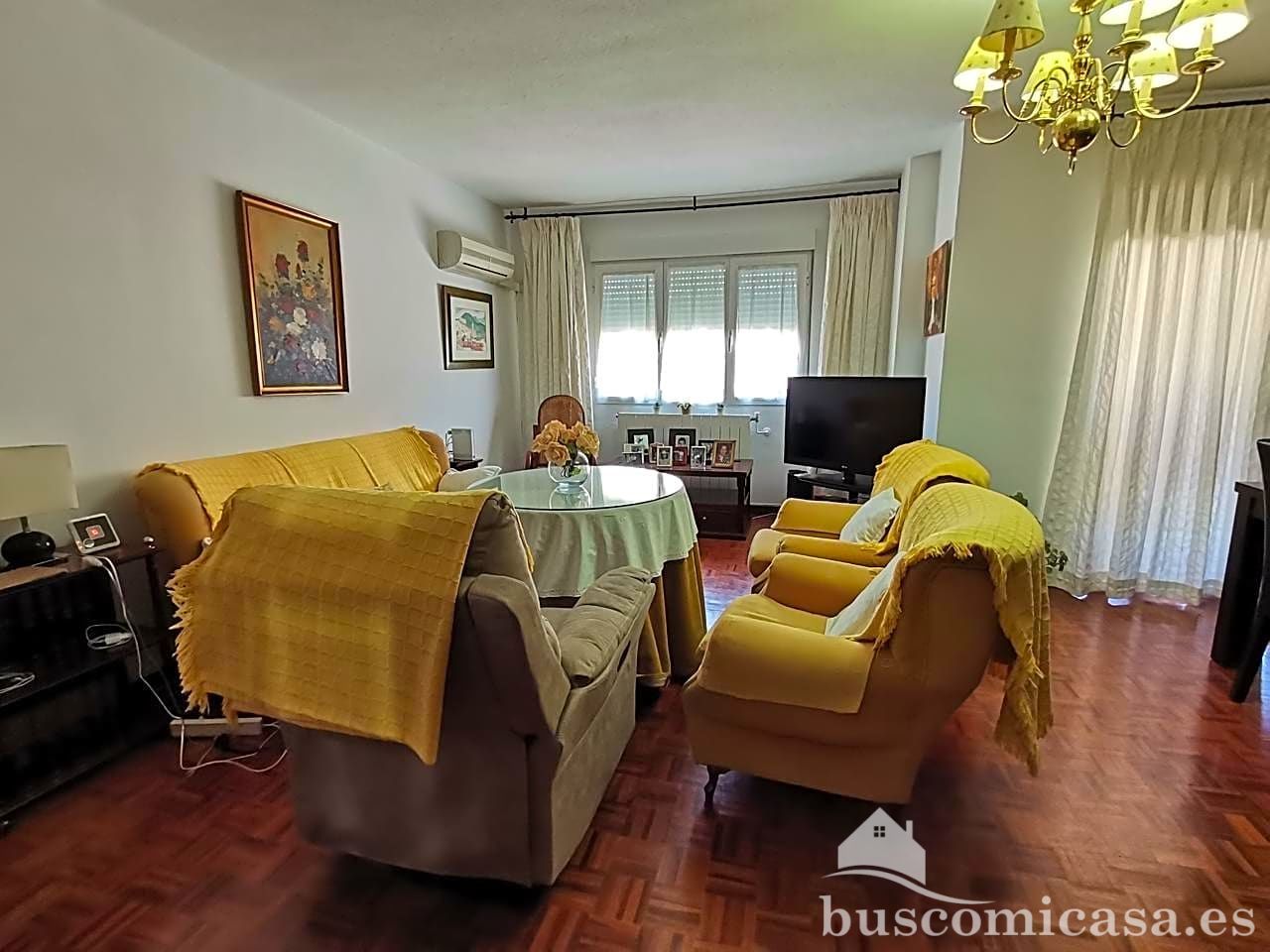 Sala d'estar de Pis en venda en Linares amb Calefacció, Parquet i Traster