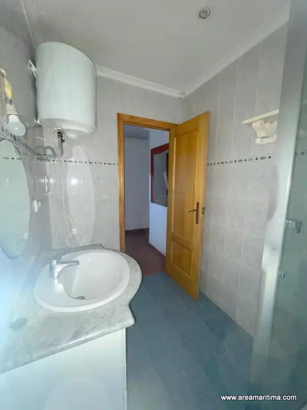 Baño de Piso en venta en Burjassot con Aire acondicionado, Amueblado y Horno