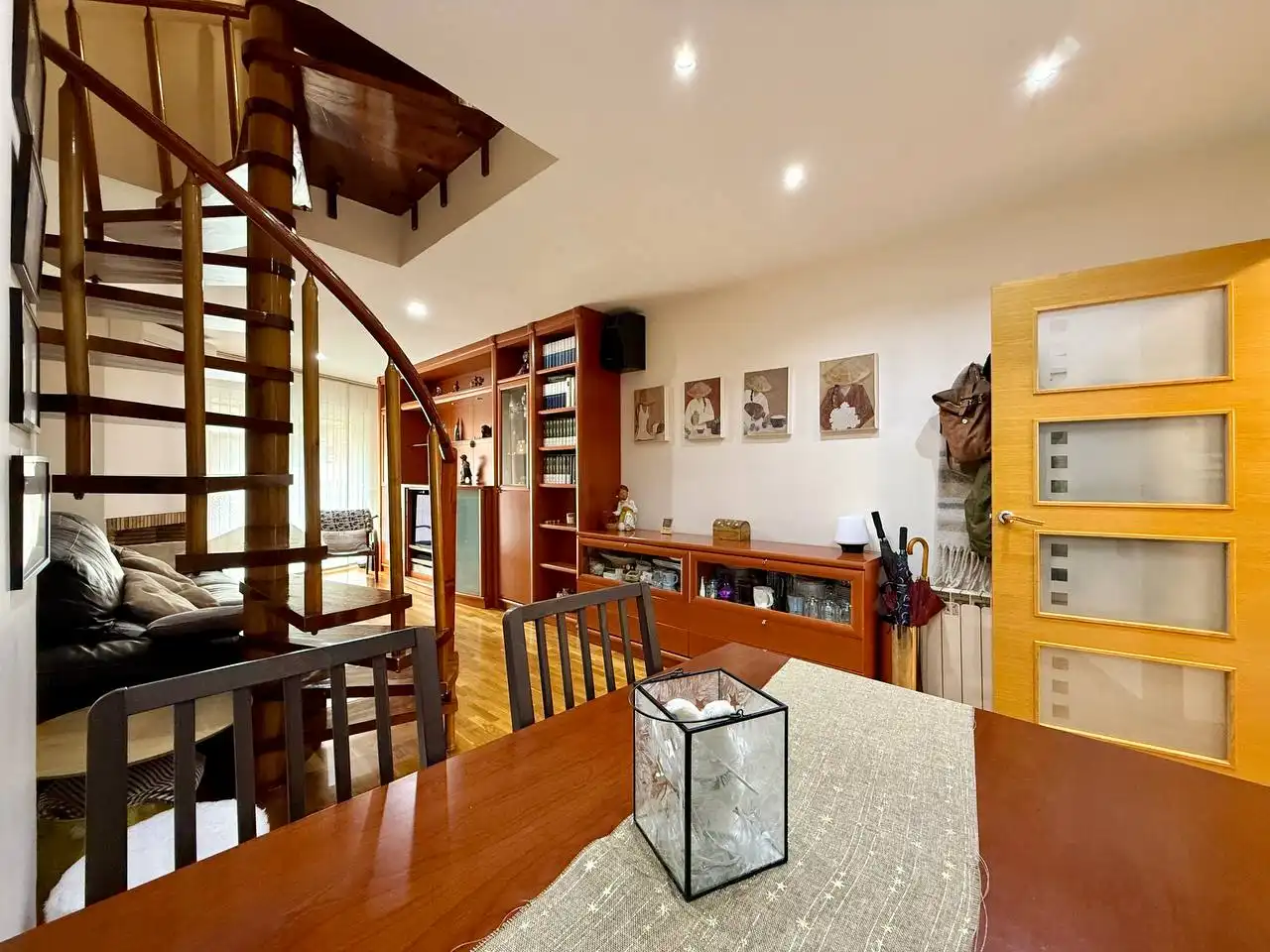 Sala de estar de Dúplex en venta en Barcelona con Aire acondicionado, Calefacción y Parquet
