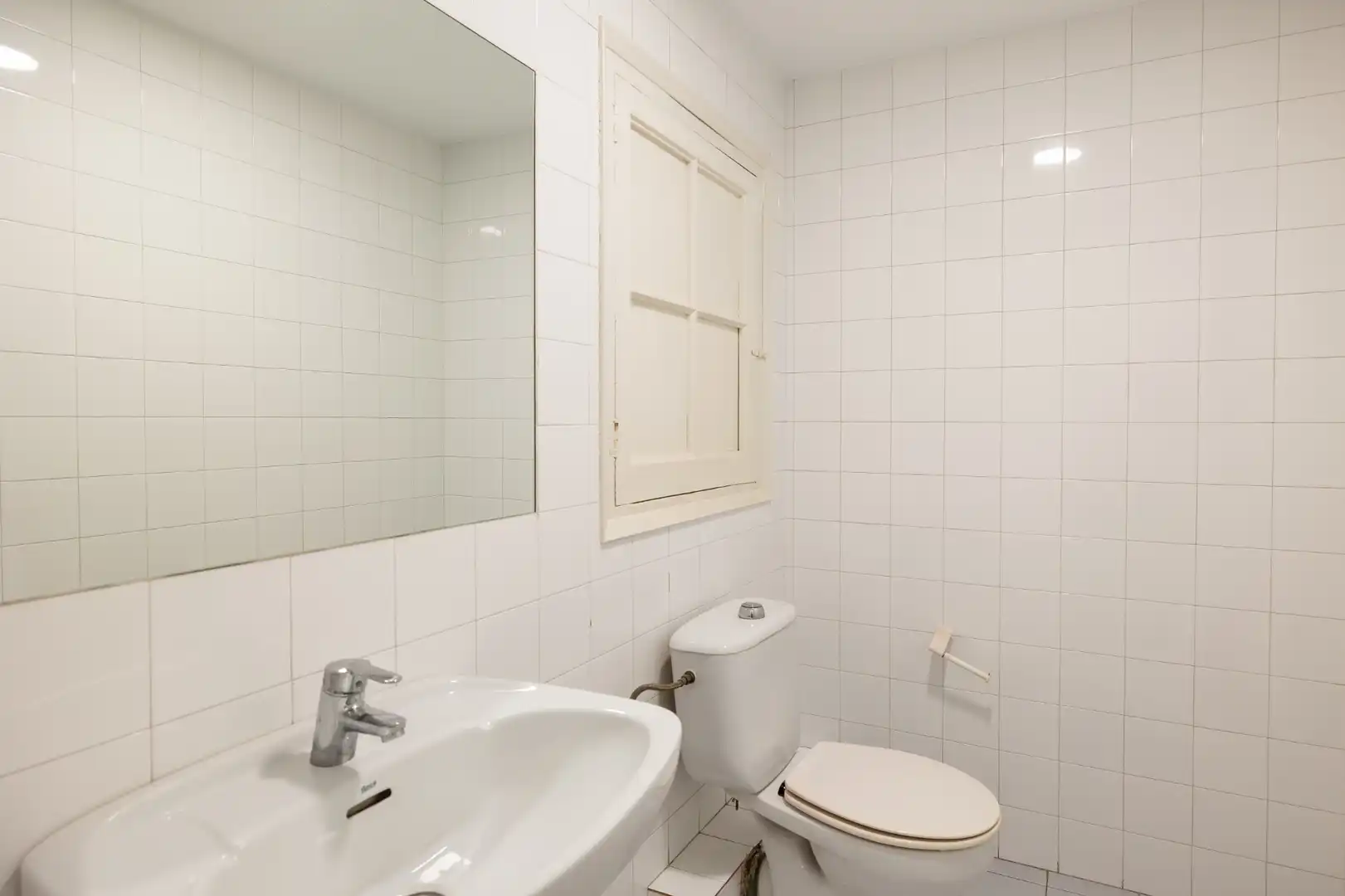 Badezimmer von Wohnung zum Verkauf in Barcelona mit Klimaanlage, Heizung und Parkett