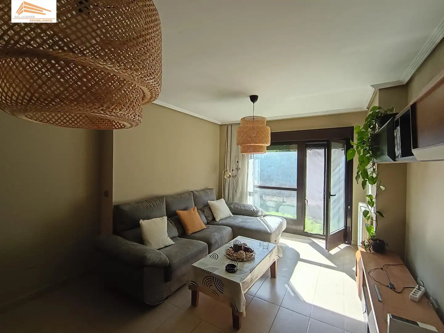Sala d'estar de Casa adosada en venda en Aldeamayor de San Martín, Valladolid