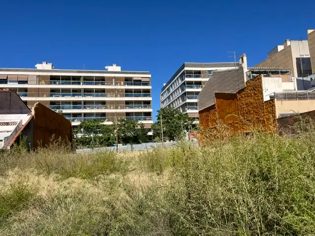 Residencial en venda en El Palau - Escorxador
