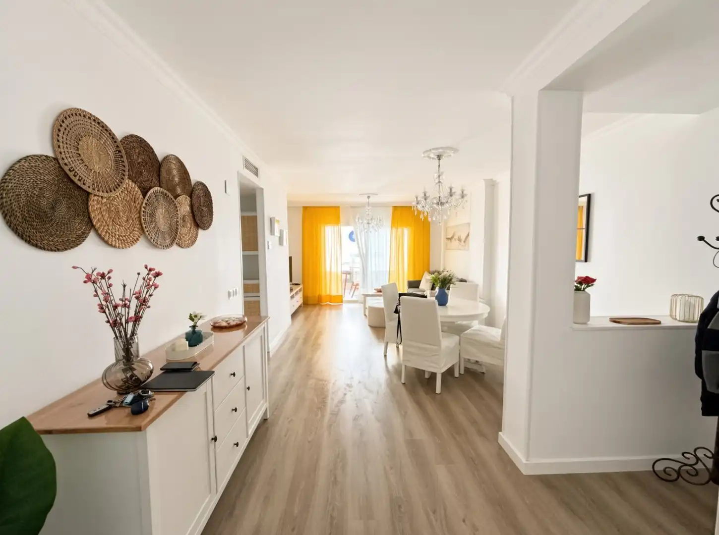 Sala d'estar de Apartament en venda en Marbella amb Aire condicionat, Terrassa i Piscina