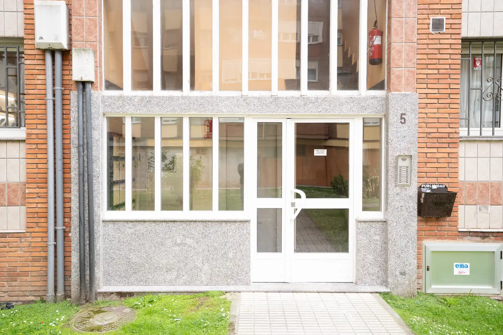 Vista exterior de Pis en venda en Gijón  amb Calefacció, Parquet i Terrassa