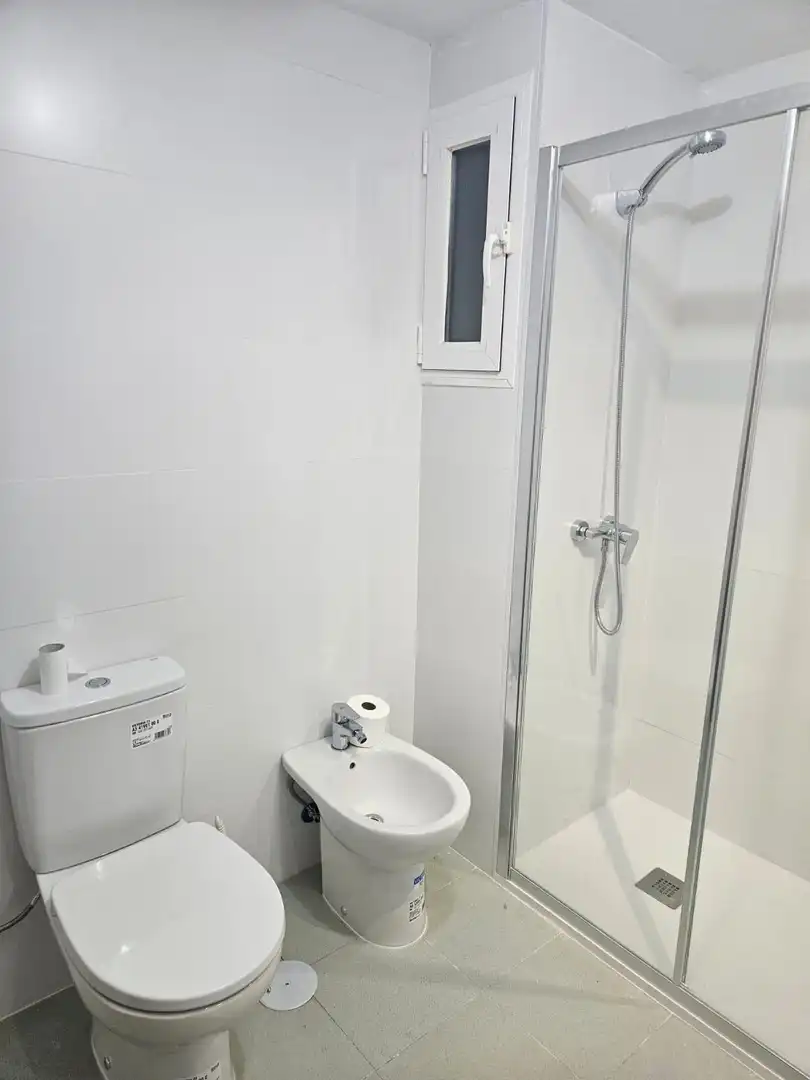 Baño de Piso en venta en Benidorm con Terraza y Piscina comunitaria