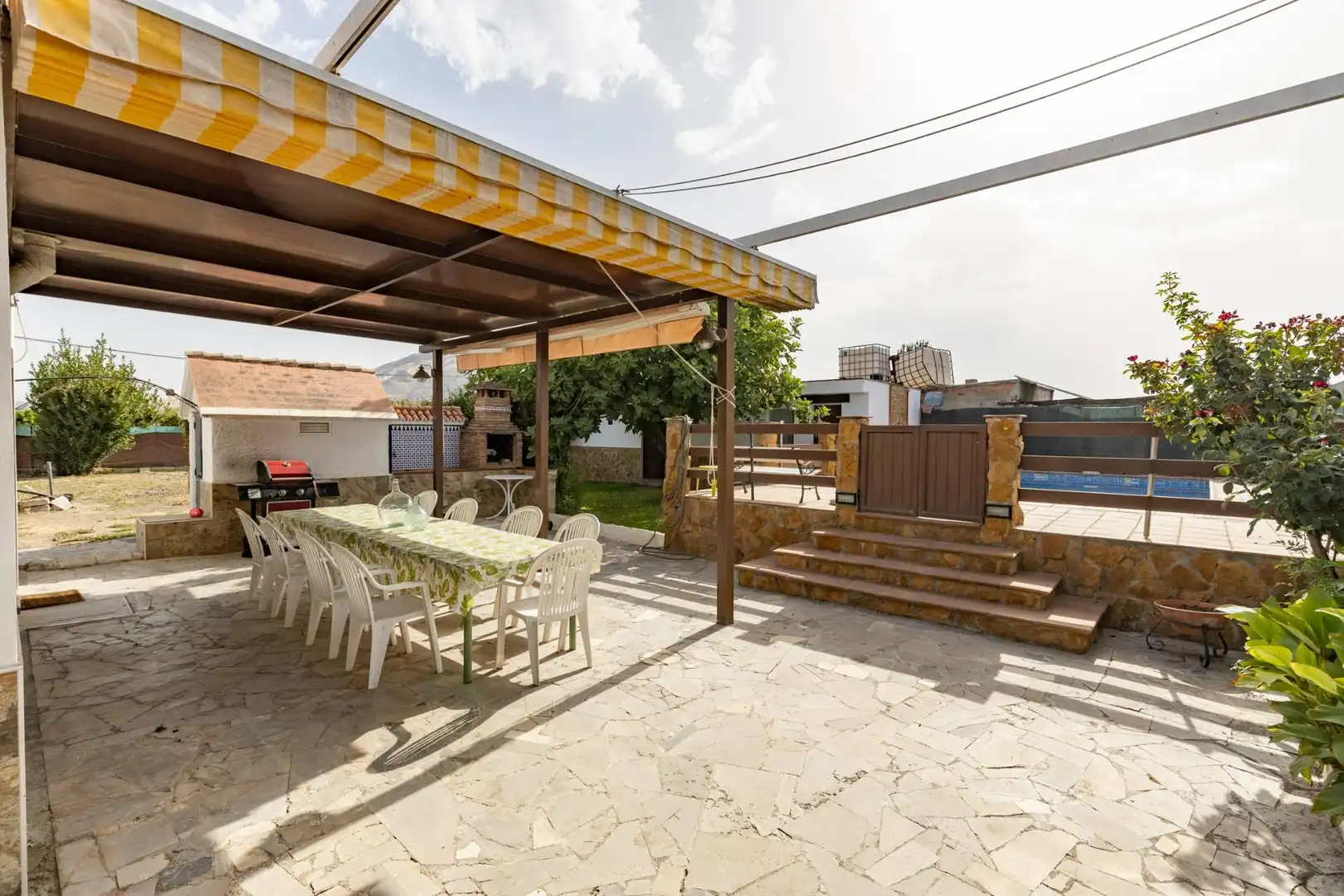 Terrassa de Finca rústica en venda en Pinos Puente amb Jardí privat, Traster i Piscina