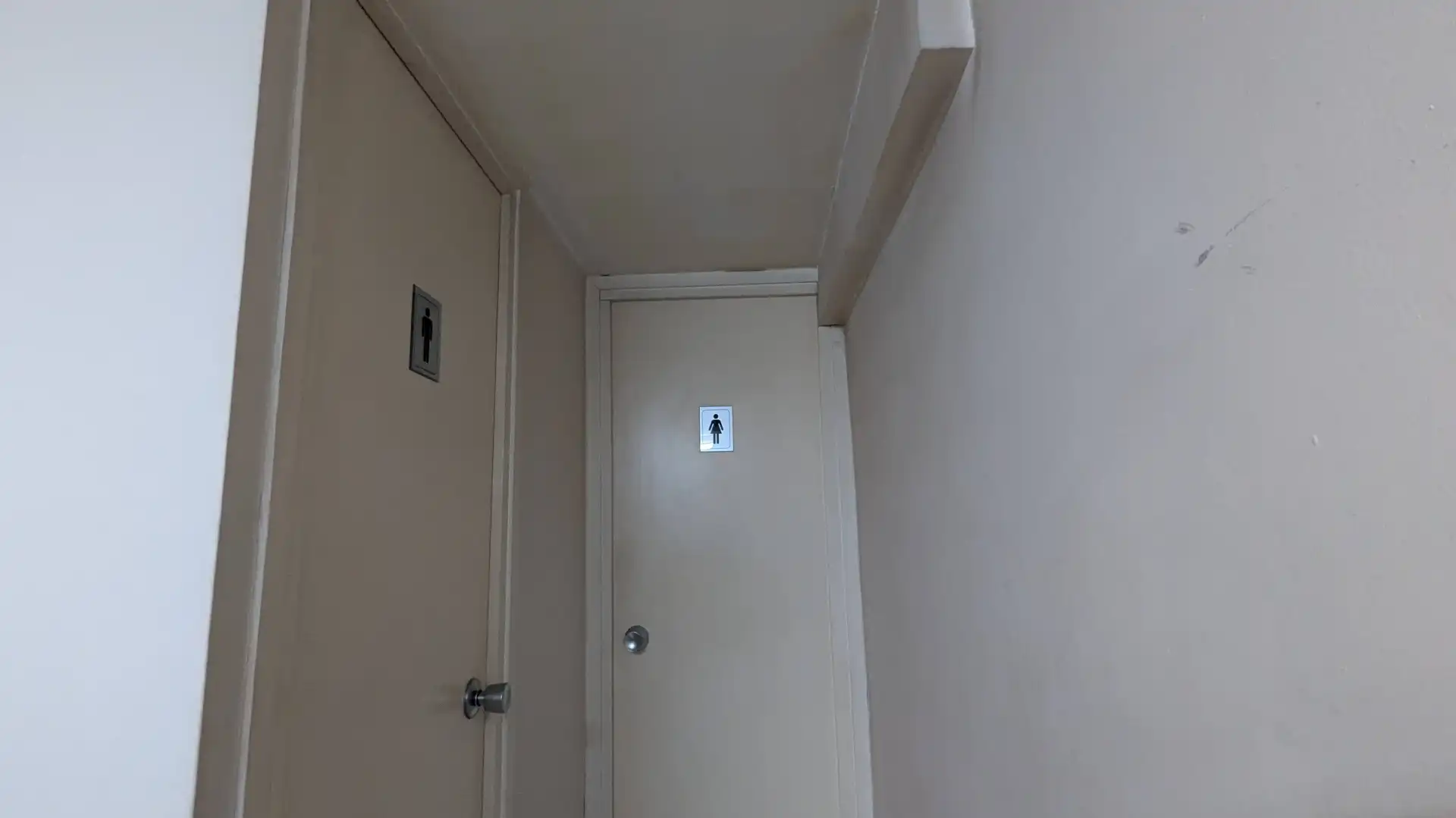 Local en venta en Barcelona con Calefacción, Internet y Alarma