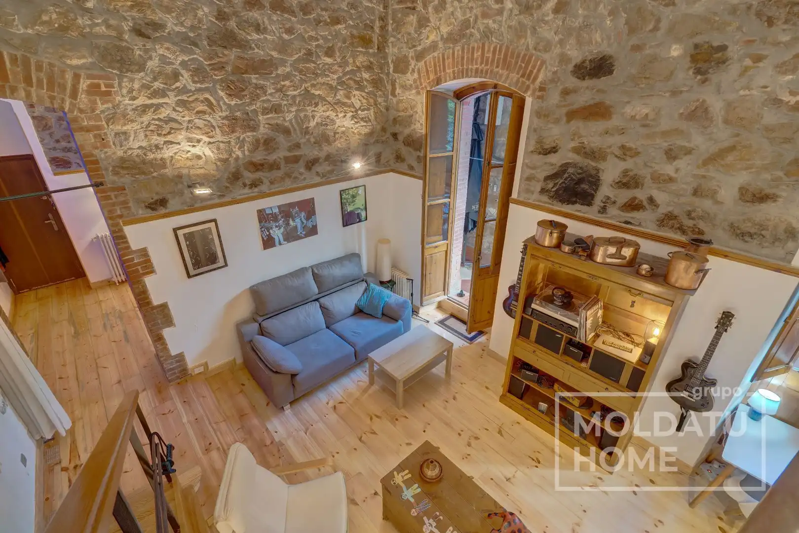 Sala d'estar de Pis en venda en Donostia - San Sebastián  amb Calefacció i Terrassa