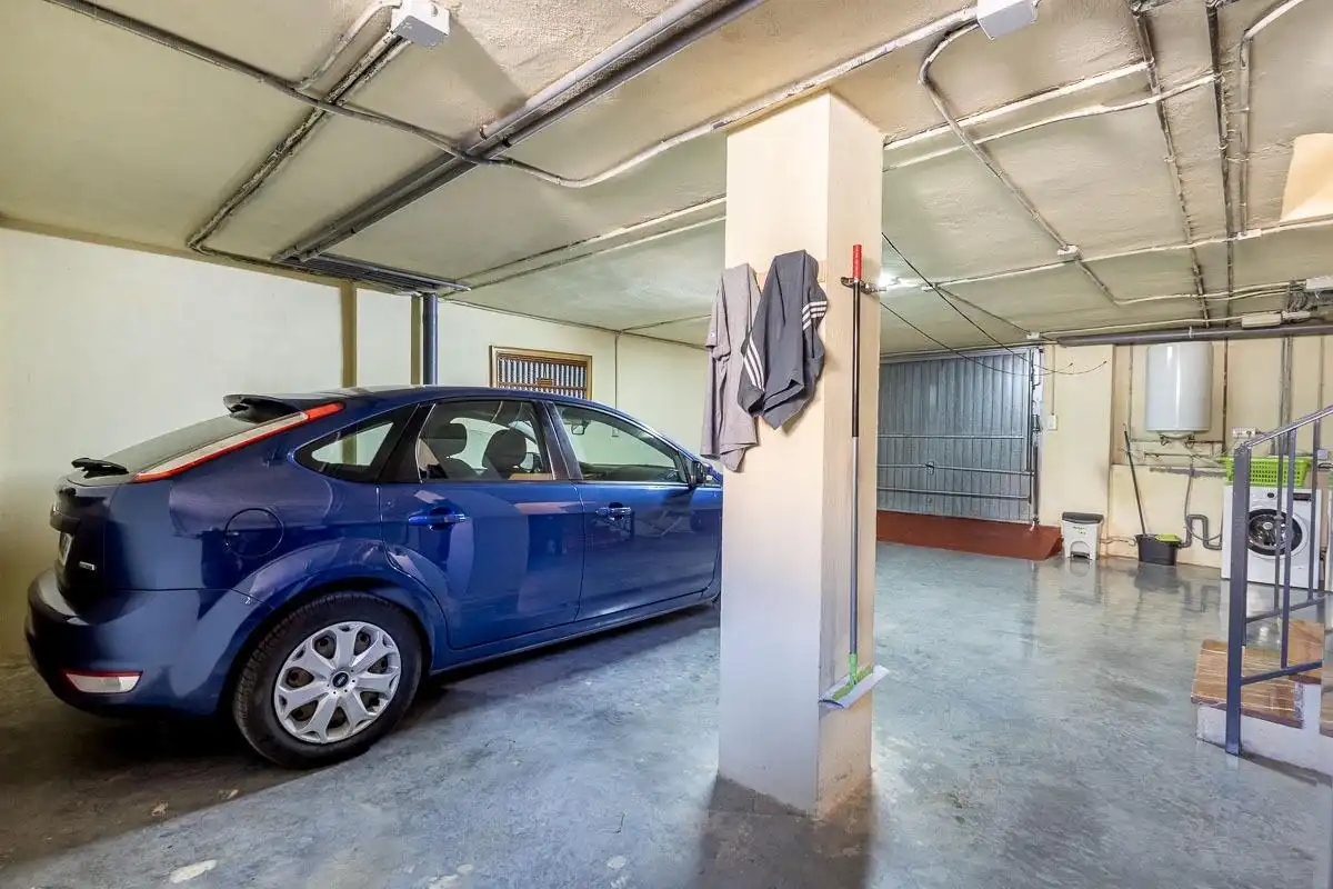 Aparcament de Casa adosada en venda en Las Gabias amb Calefacció, Jardí privat i Terrassa