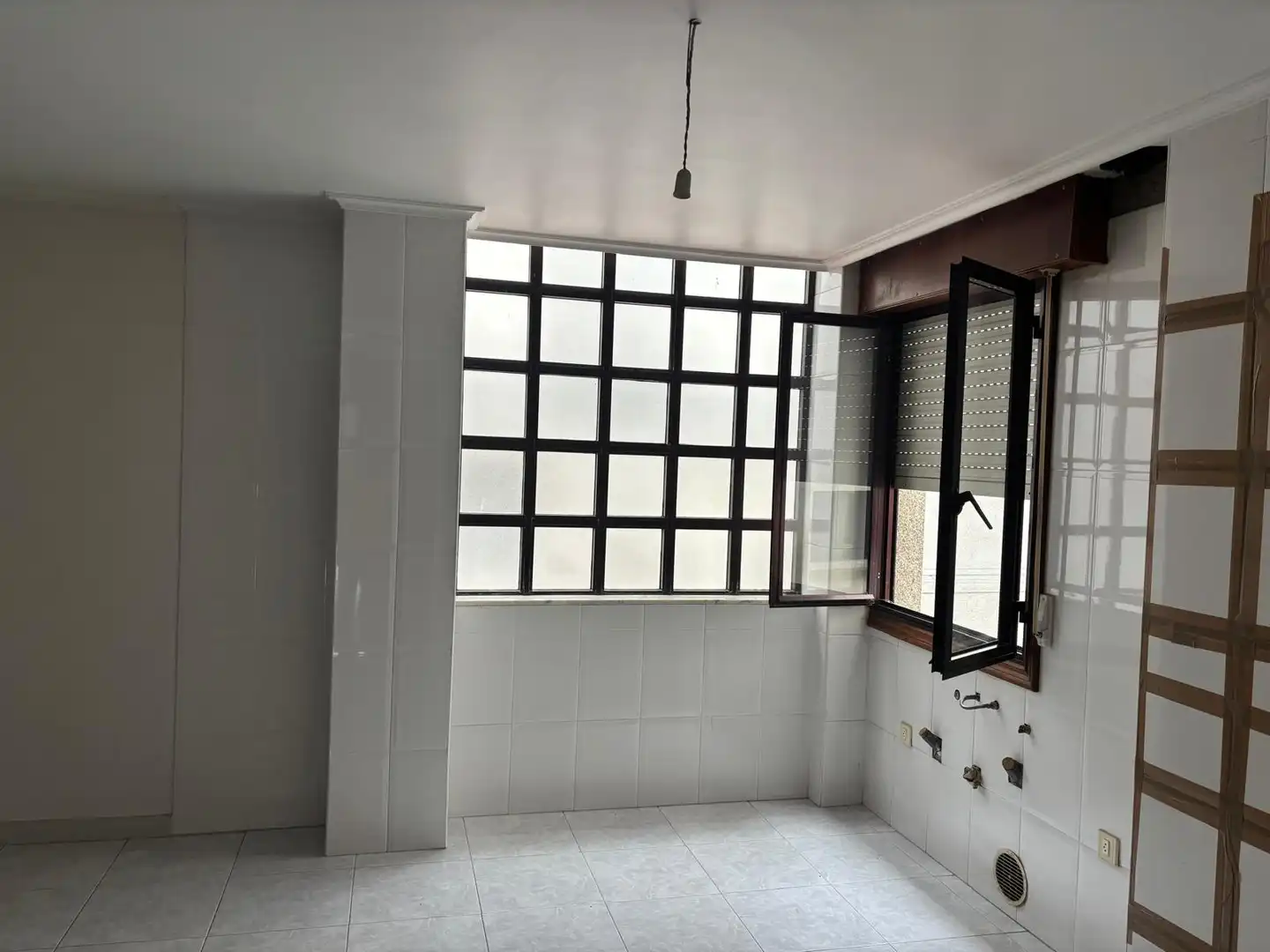 Flat with terrace for sale in Rúa Luis Calvo, imagen 5