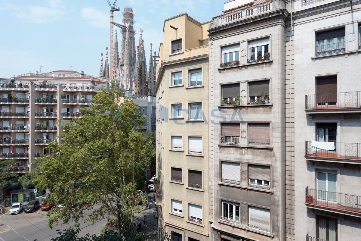 Vista exterior de Pis en venda en  Barcelona Capital amb Calefacció i Balcó