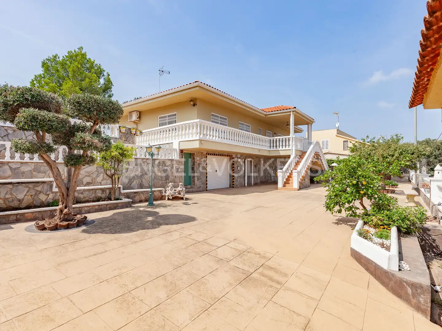 Vista exterior de Casa o chalet en venta en Terrassa con Aire acondicionado, Calefacción y Terraza