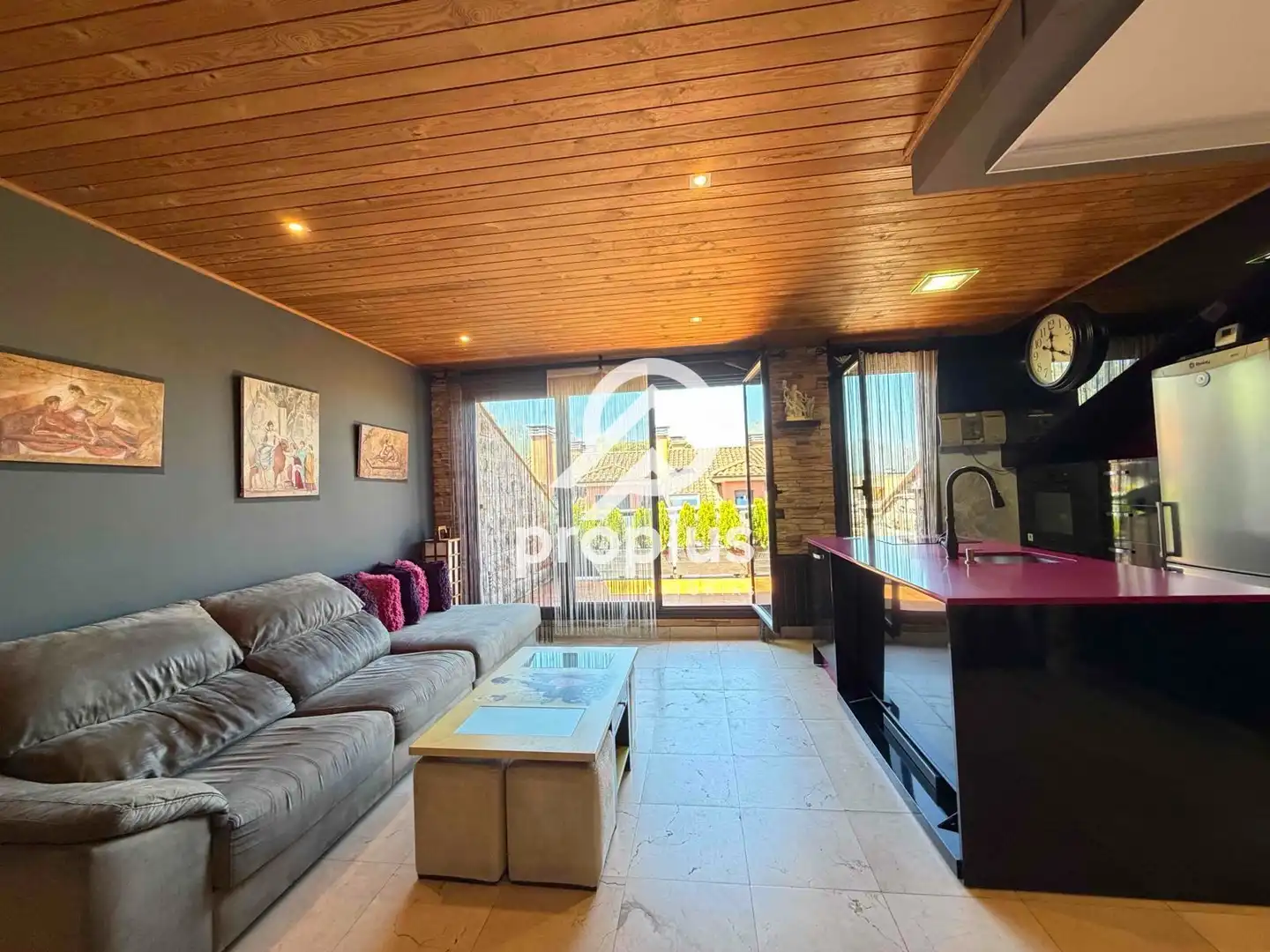 Wohnzimmer von Dachboden zum Verkauf in Llanes mit Heizung, Terrasse und Abstellraum