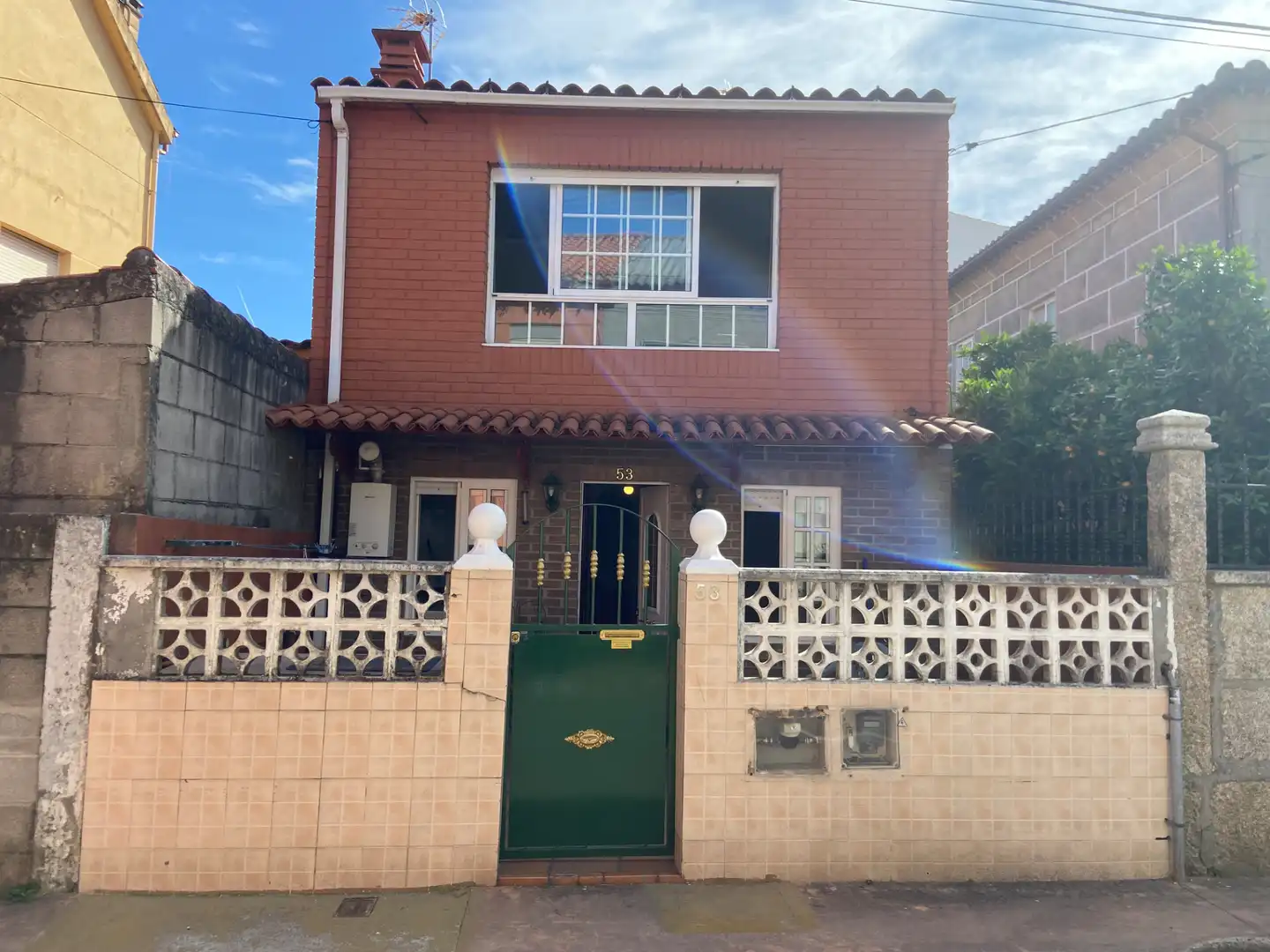 Vista exterior de Casa adosada en venda en Vigo  amb Calefacció i Parquet