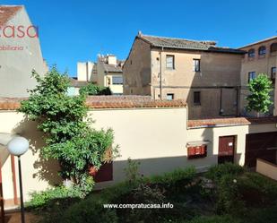 Vista exterior de Casa adosada de lloguer en Segovia Capital amb Calefacció, Jardí privat i Parquet