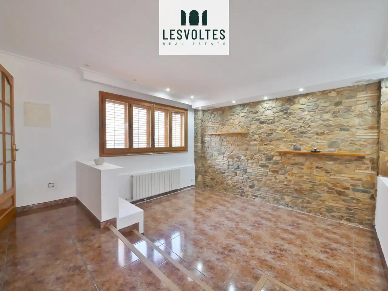 Sala de estar de Casa o chalet en venta en Mont-ras con Calefacción, Jardín privado y Terraza