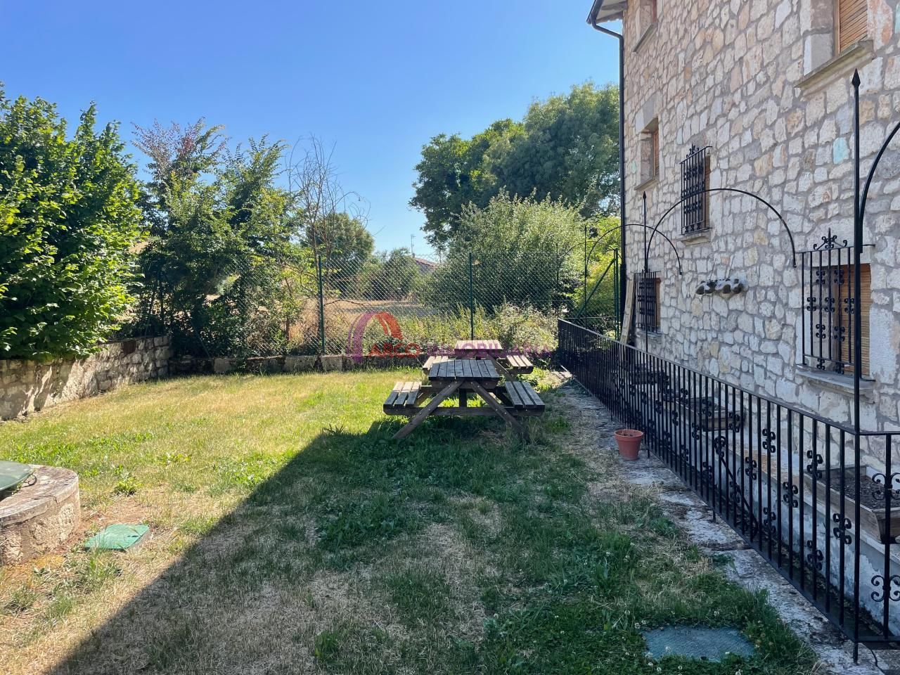Jardí de Casa o xalet en venda en Cardeñuela Riopico amb Calefacció, Traster i Moblat