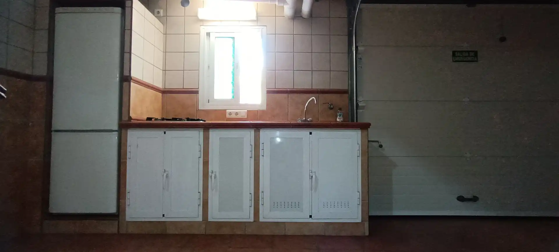 Küche von Einfamilien-Reihenhaus zum Verkauf in Estepona mit Klimaanlage, Heizung und Terrasse