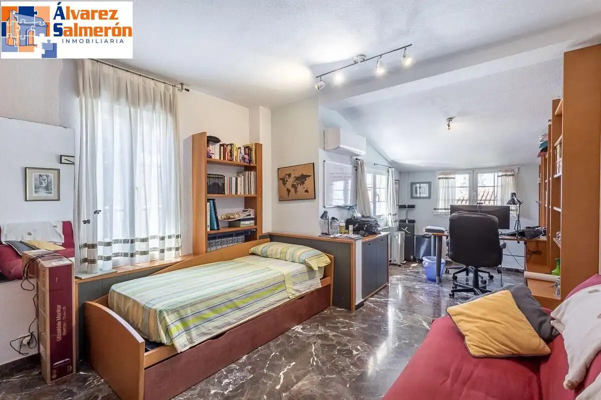 Bedroom of Houses for sale in Altos de la Zubia