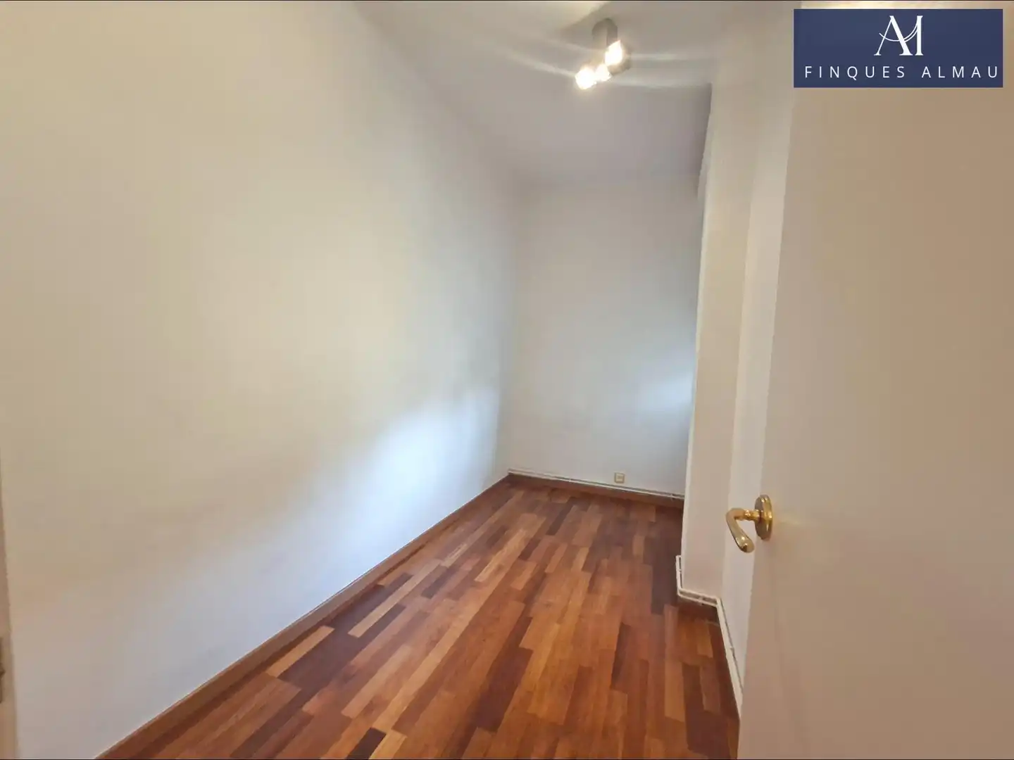 Habitación de Piso en venta en Barcelona con Aire acondicionado, Calefacción y Balcón