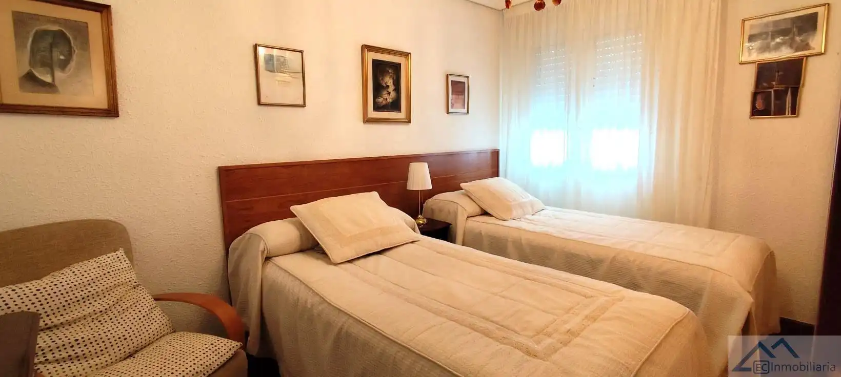 Flat for sale in Cuatro Caminos