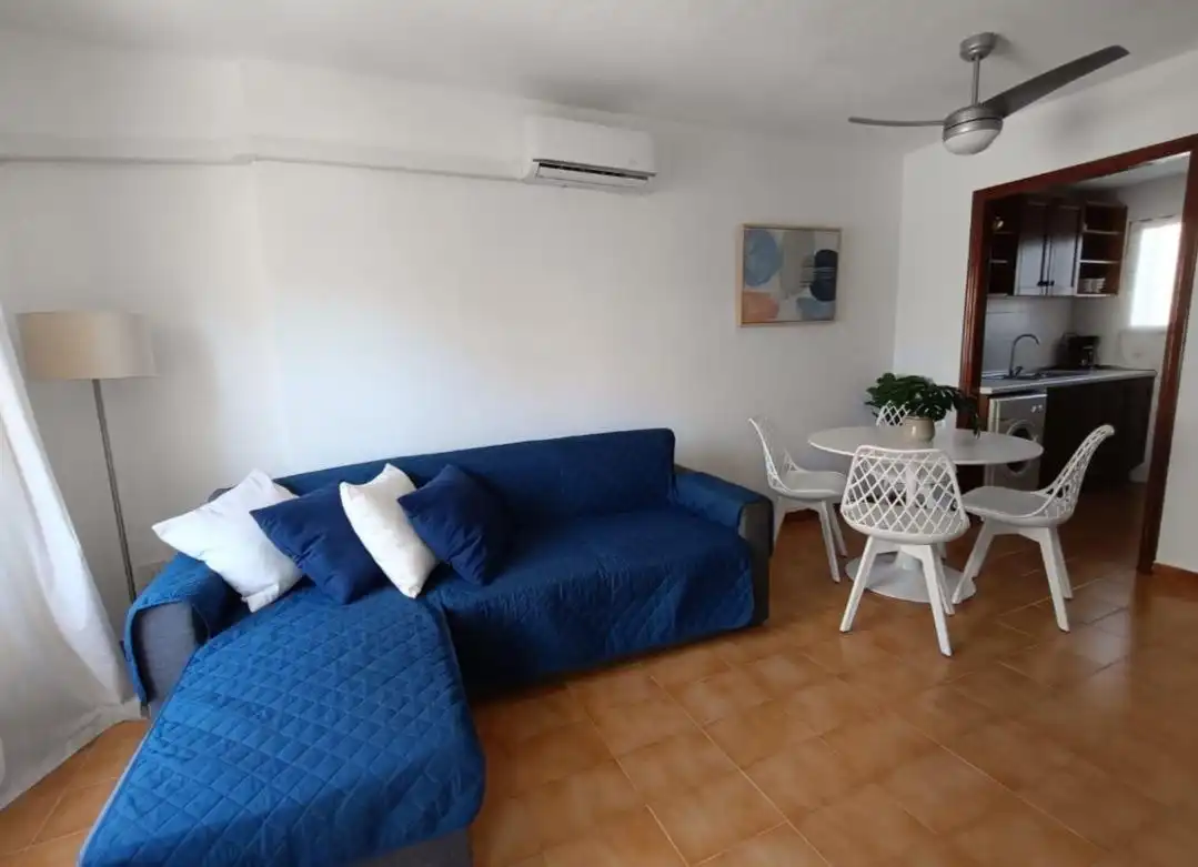 Sala d'estar de Apartament en venda en Calpe / Calp amb Aire condicionat, Terrassa i Moblat