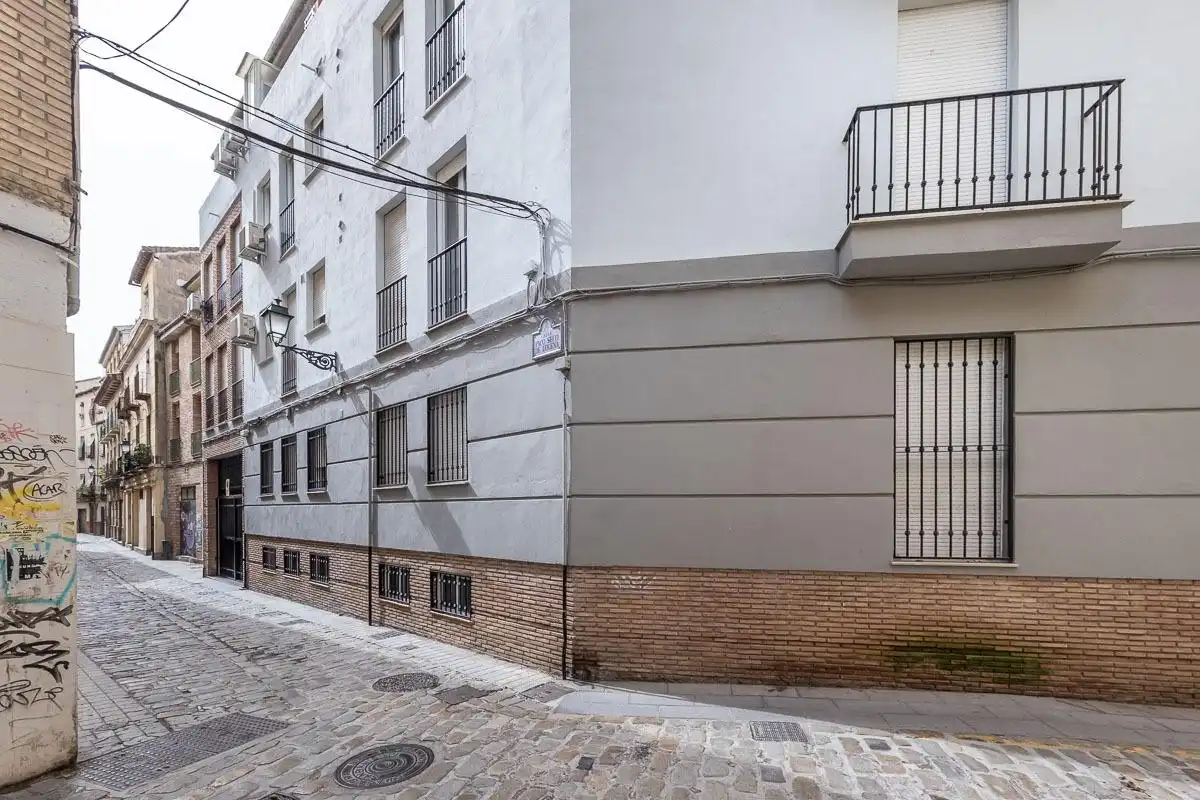 Außenansicht von Wohnung zur Miete in Granada mit Heizung und Balkon