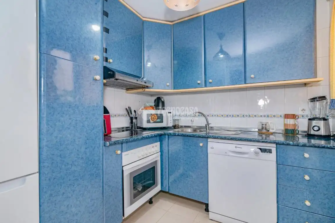 Kitchen of Flat for sale in Granada