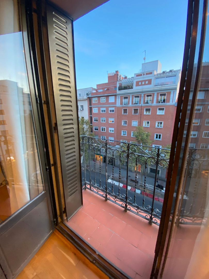 Vista exterior de Pis de lloguer en  Madrid Capital amb Aire condicionat, Calefacció i Forn