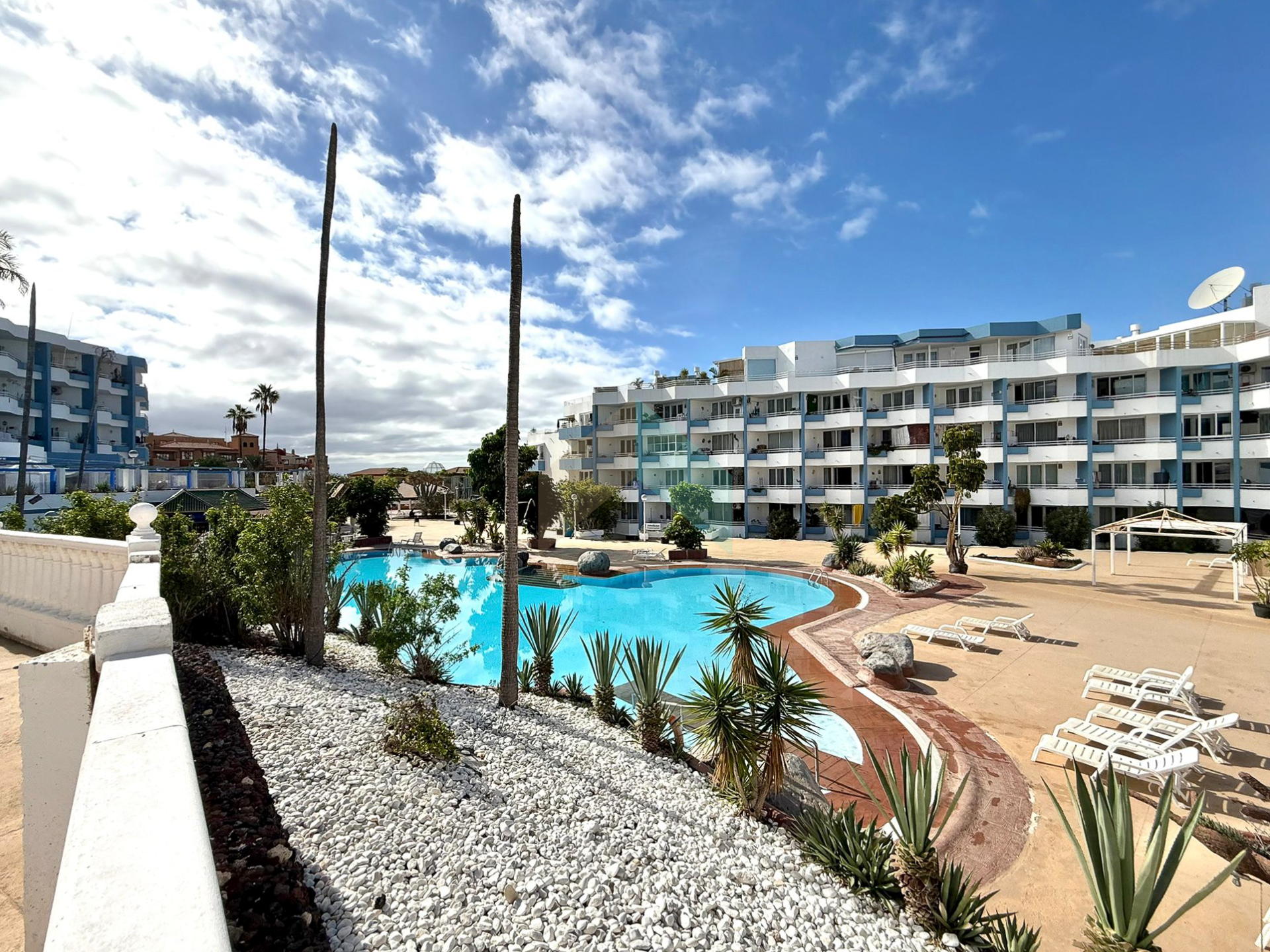 Vista exterior de Estudi en venda en San Miguel de Abona amb Terrassa, Moblat i Piscina comunitària