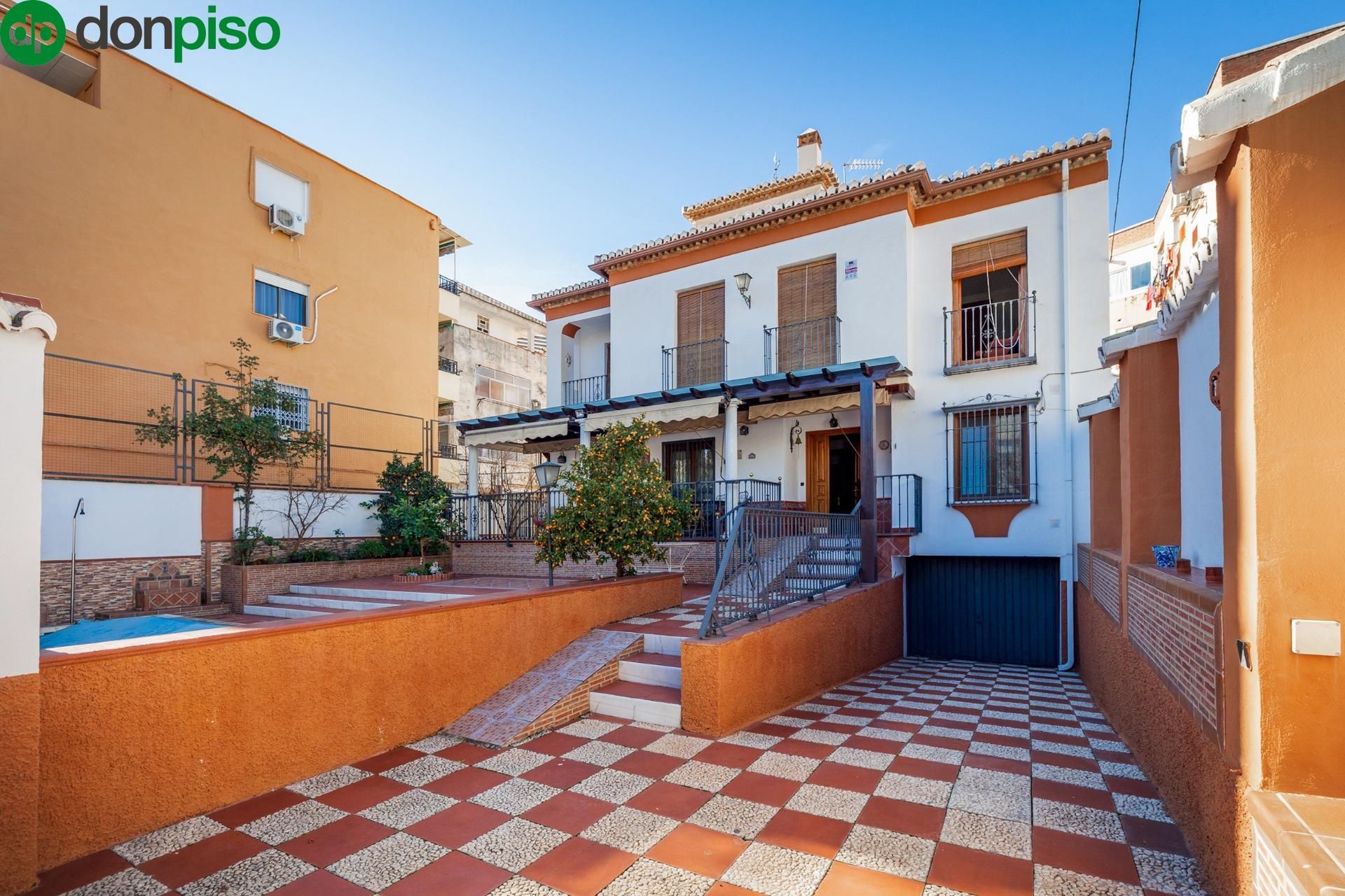 Außenansicht von Haus oder Chalet zum Verkauf in  Granada Capital mit Klimaanlage, Privatgarten und Terrasse