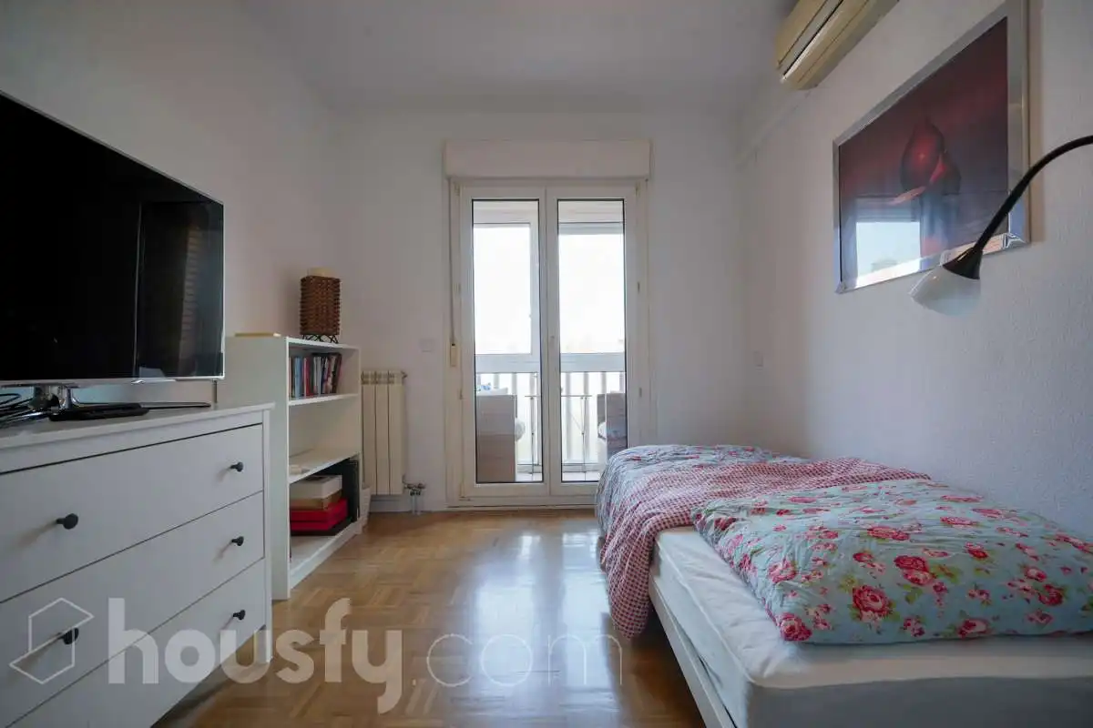 Bedroom of Flat for rent in Madrid  with Air Conditioner, Heating and Furnished