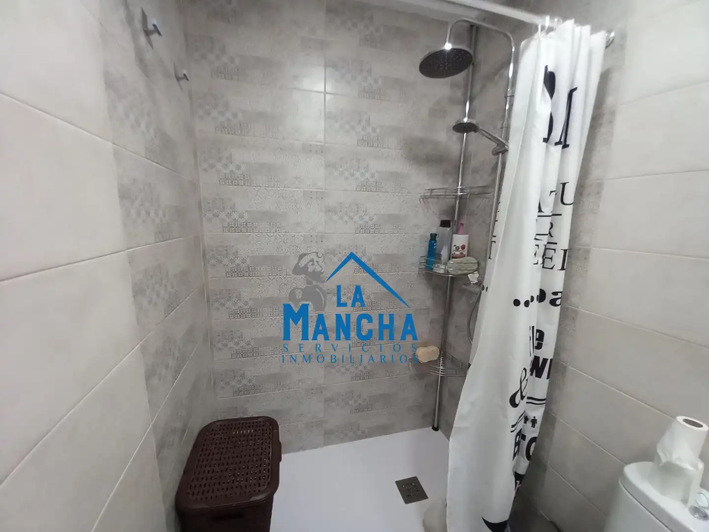 Bany de Casa o xalet en venda en Madrigueras amb Piscina i Moblat