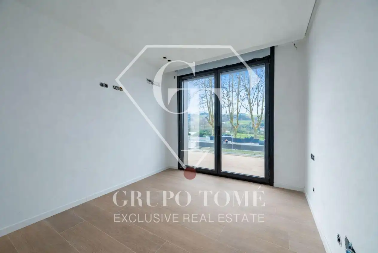 Sala d'estar de Casa adosada en venda en Zarautz amb Jardí privat, Terrassa i Piscina