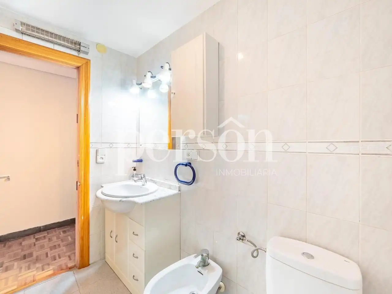 Bathroom of Flat for sale in Valencia  with Parquet flooring and Balcony