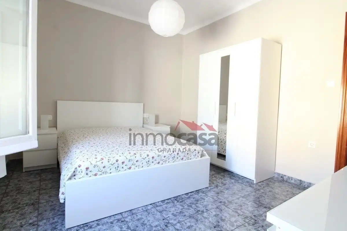 Bedroom of Flat for rent in Granada  with Air Conditioner, Heating and Furnished
