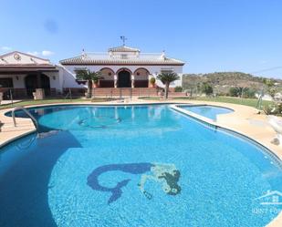 Schwimmbecken von Haus oder Chalet miete in Guaro mit Terrasse und Schwimmbad