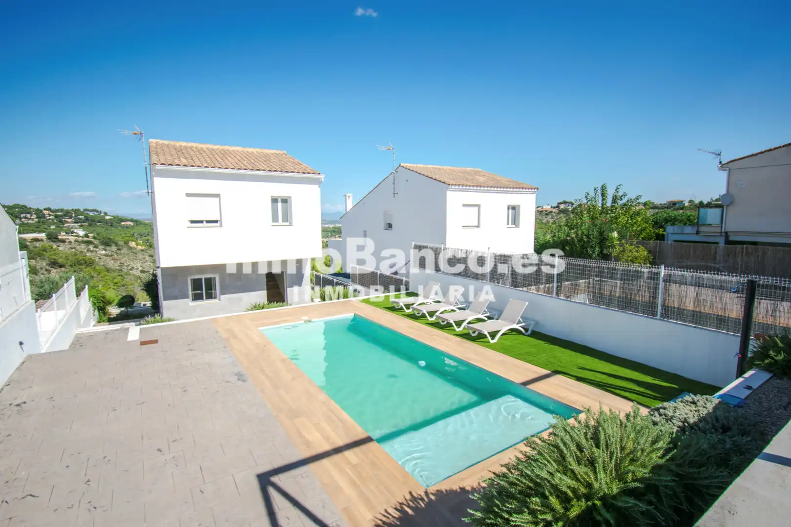 Detached house with pool for sale in Carrer Illes Columbretes 4