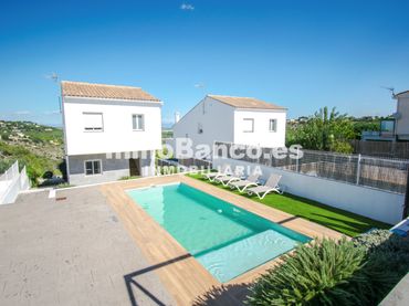 Xalet amb piscina en venda a Carrer Illes Columbretes 4