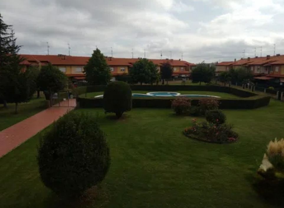 Jardín de Piso en venta en Villarcayo de Merindad de Castilla la Vieja con Calefacción, Jardín privado y Trastero