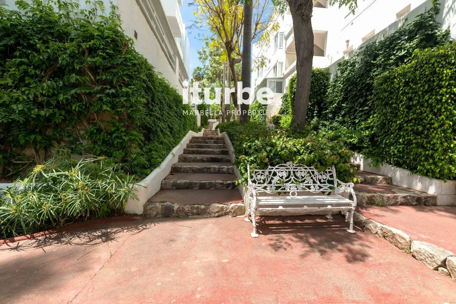Außenansicht von Maisonette zum Verkauf in Marbella mit Klimaanlage, Terrasse und Abstellraum