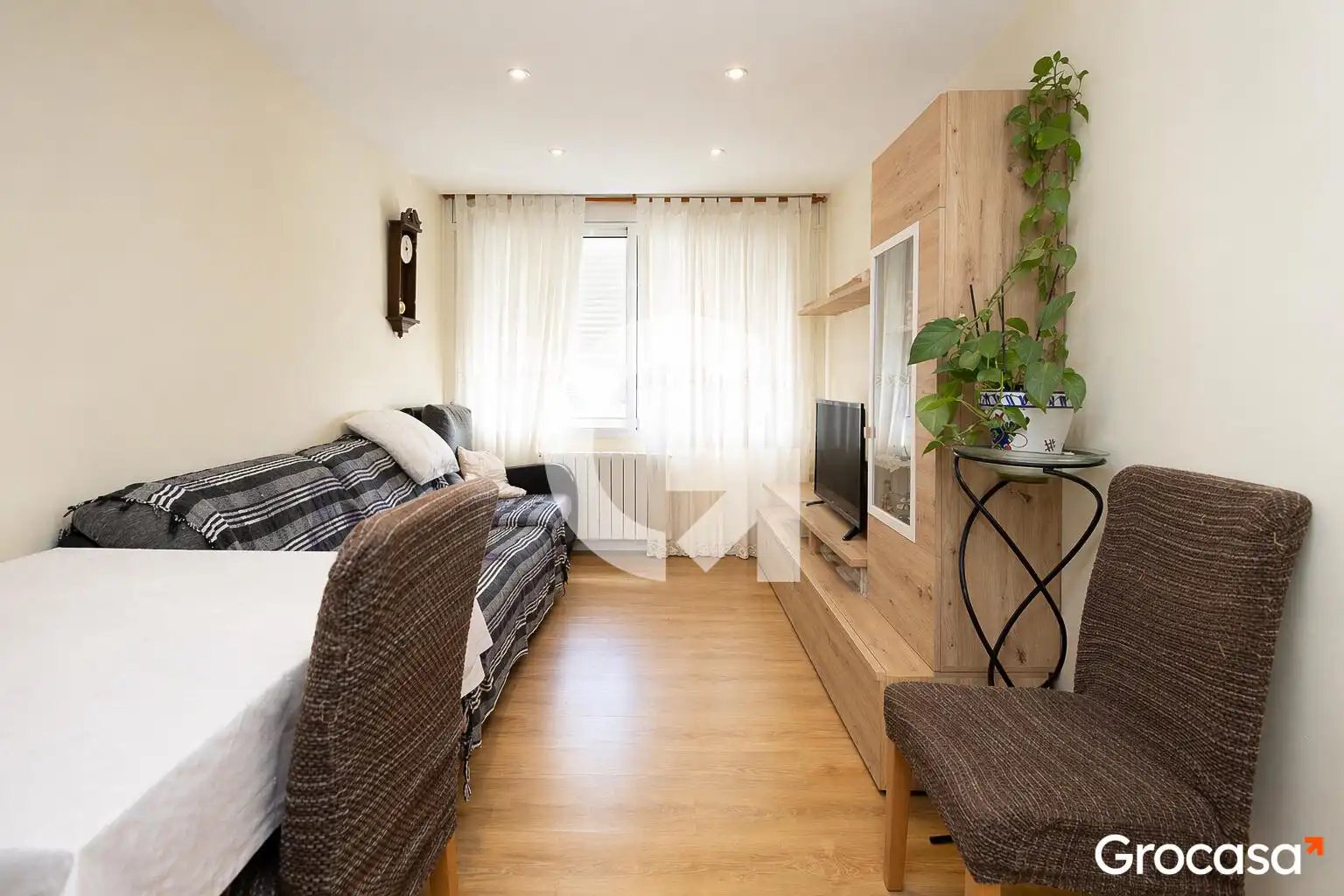 Sala de estar de Piso en venta en Cornellà de Llobregat con Calefacción, Amueblado y Horno