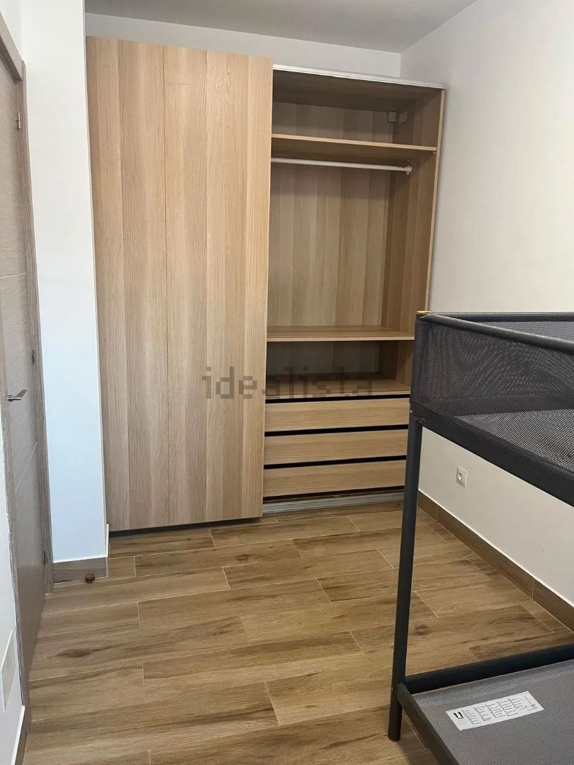 Dormitori de Pis de lloguer en Málaga Capital amb Aire condicionat, Calefacció i Forn