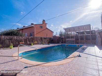 Piscina de Planta baixa en venda en Cerdanyola del Vallès amb Aire condicionat, Calefacció i Jardí privat