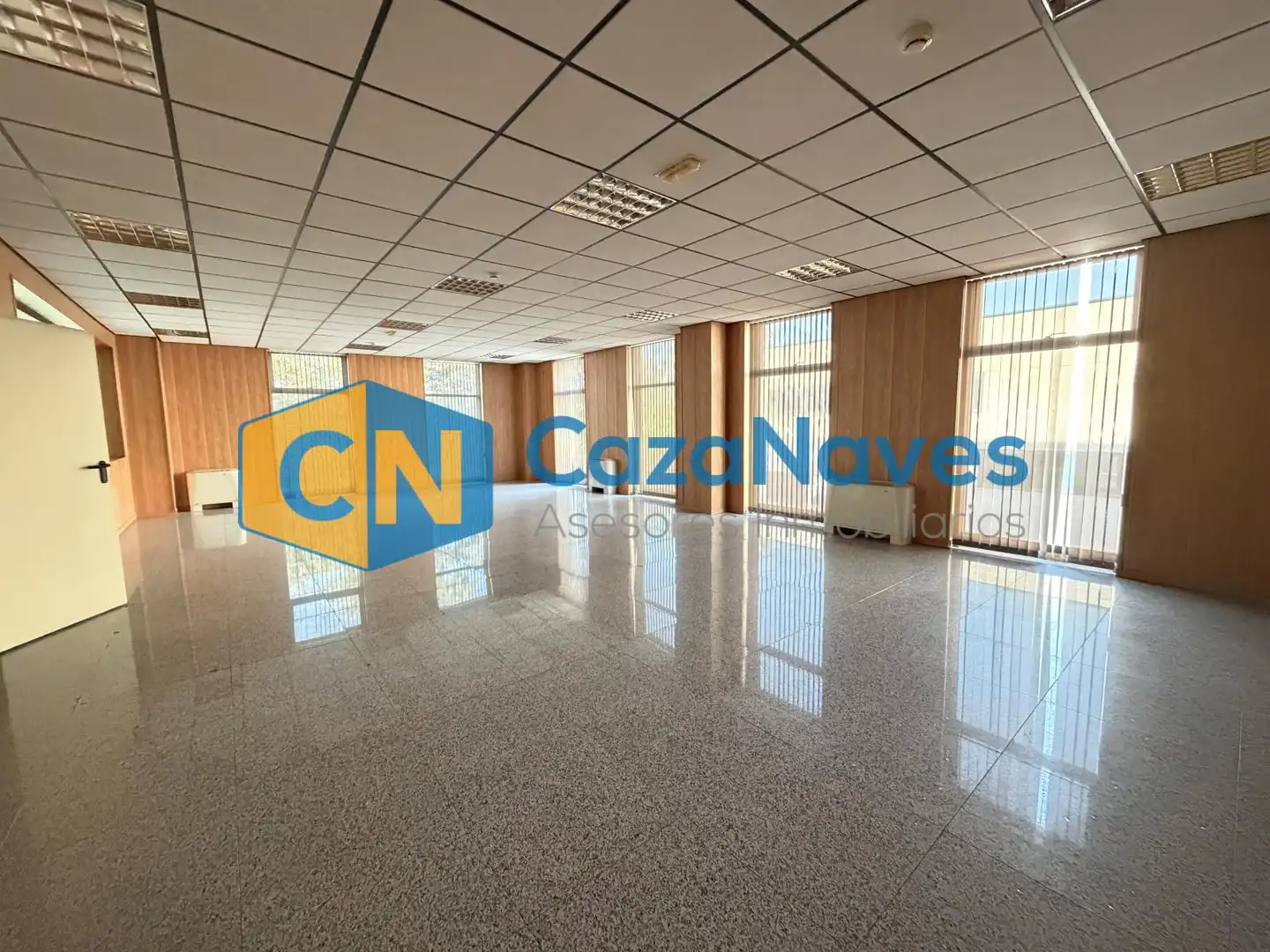 Nave industrial con ascensor en venta en La Fortuna, imagen 2