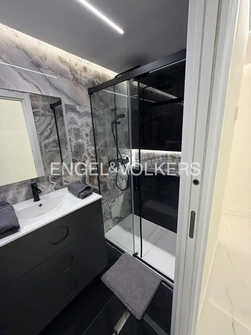 Bathroom of Flat for sale in Madrid  with Air Conditioner, Heating and Furnished