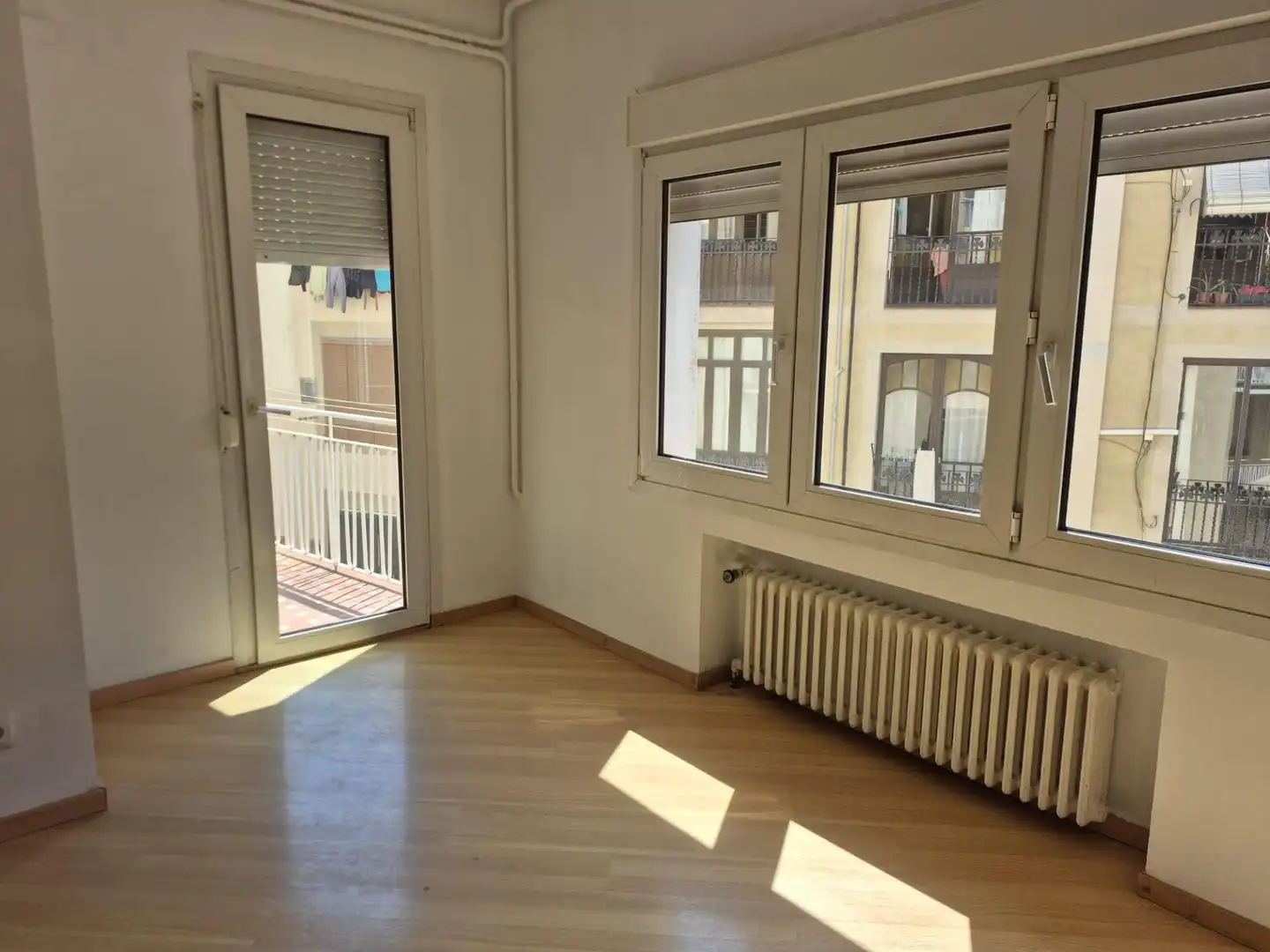 Habitación de Piso en venta en Barcelona con Calefacción y Balcón