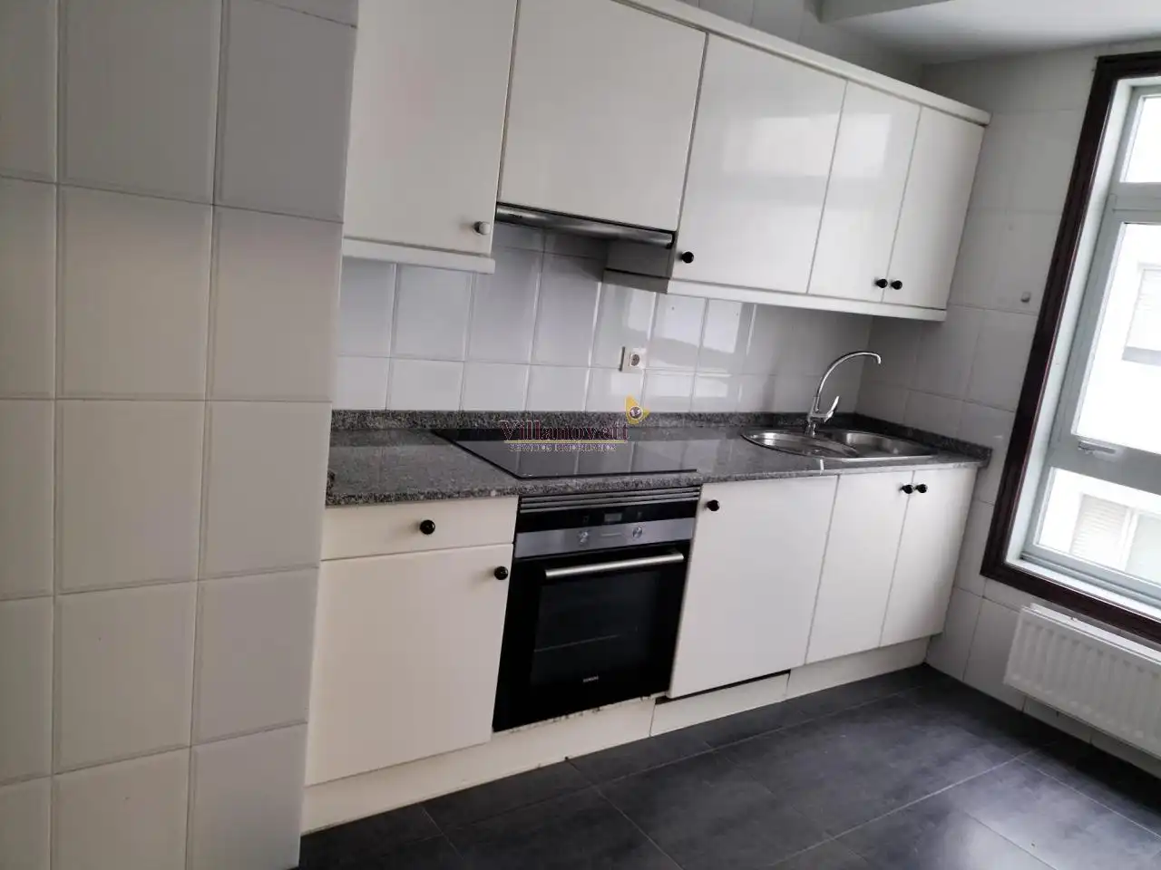 Cocina de Piso de alquiler en Vigo  con Calefacción, Parquet y Trastero